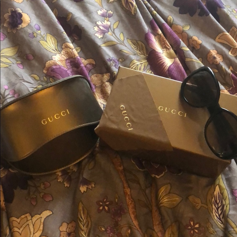 Women’s Gucci Sunglasses with Case & Box
